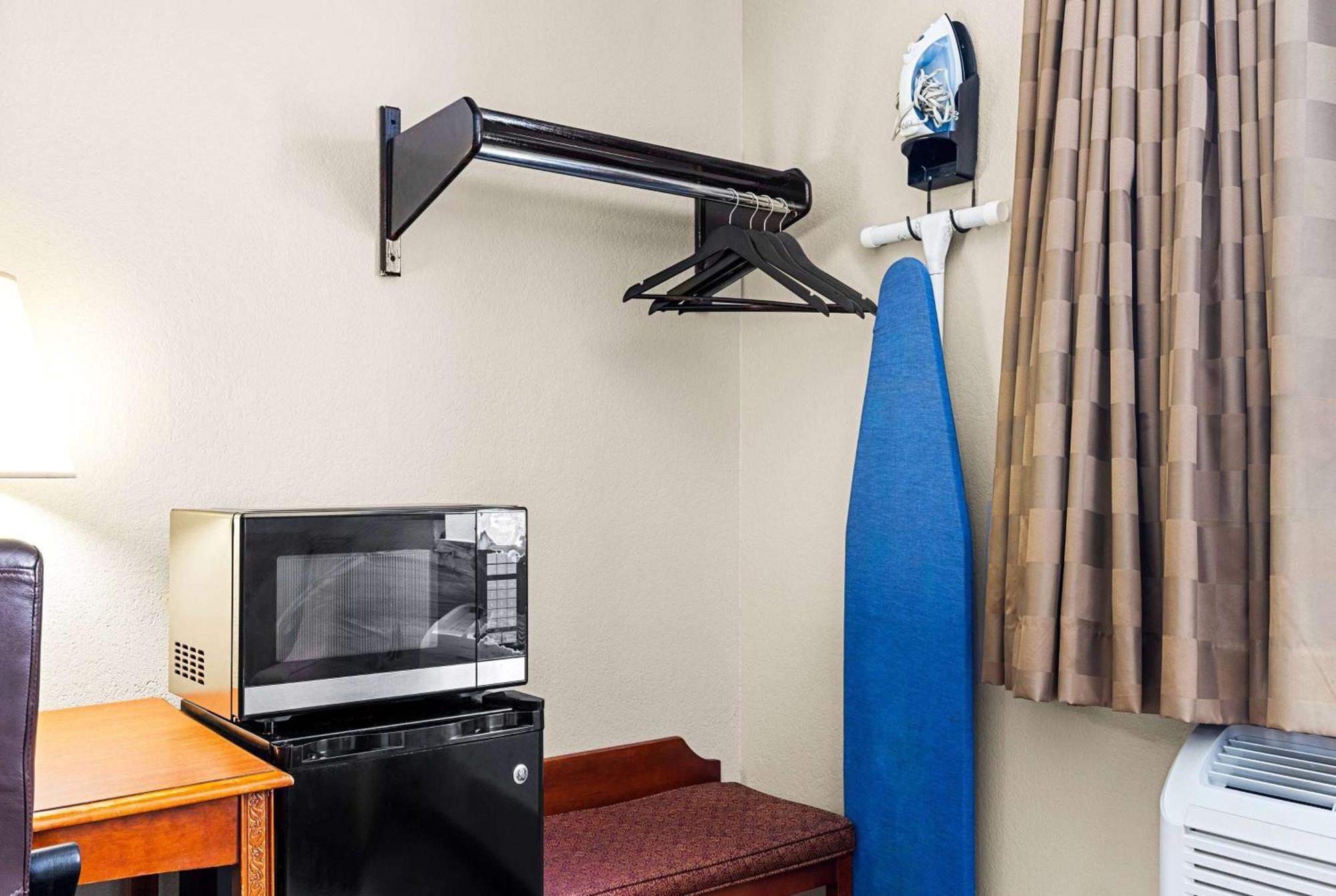 Super 8 By Wyndham Pittsburgh/Monroeville Esterno foto
