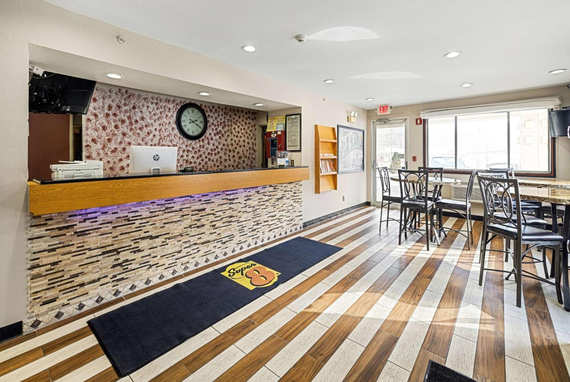Super 8 By Wyndham Pittsburgh/Monroeville Esterno foto